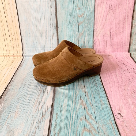 Vionic Shoes - Vionic suede clogs